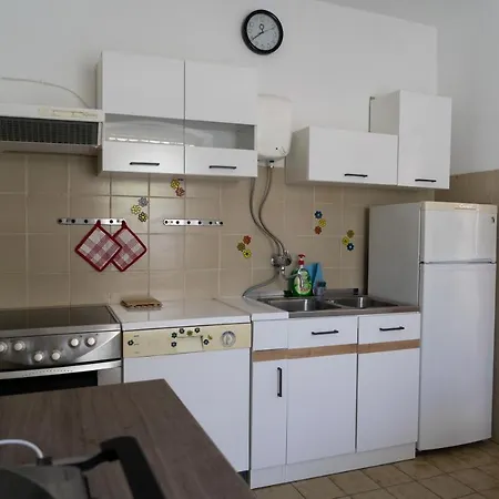 Free Parking 2 Bedroom アパート *