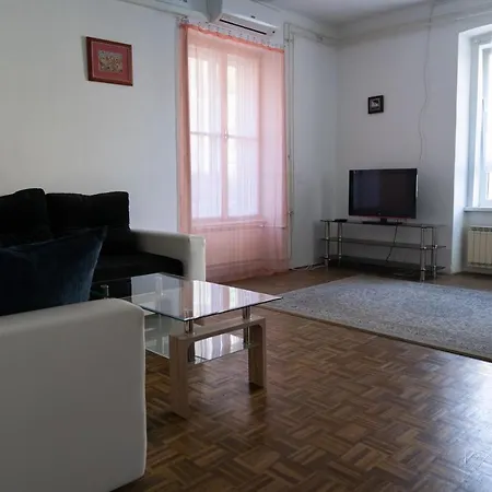 Free Parking 2 Bedroom