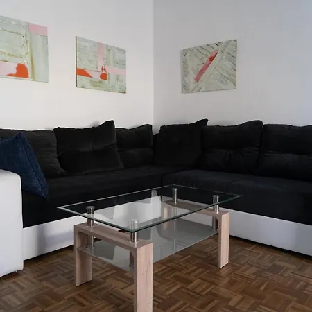 Free Parking 2 Bedroom Apartment