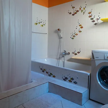 Free Parking 2 Bedroom アパート イゾラ