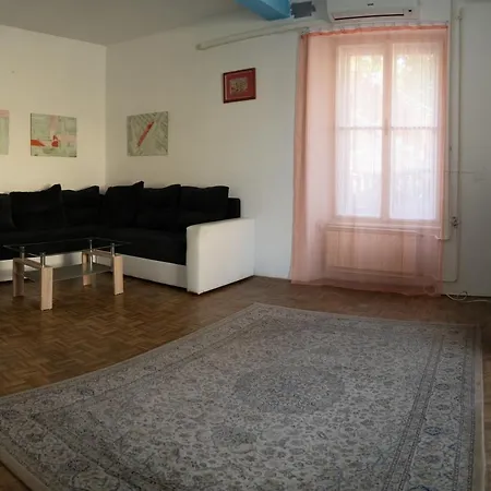 Free Parking 2 Bedroom