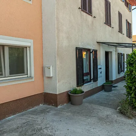 Free Parking 2 Bedroom